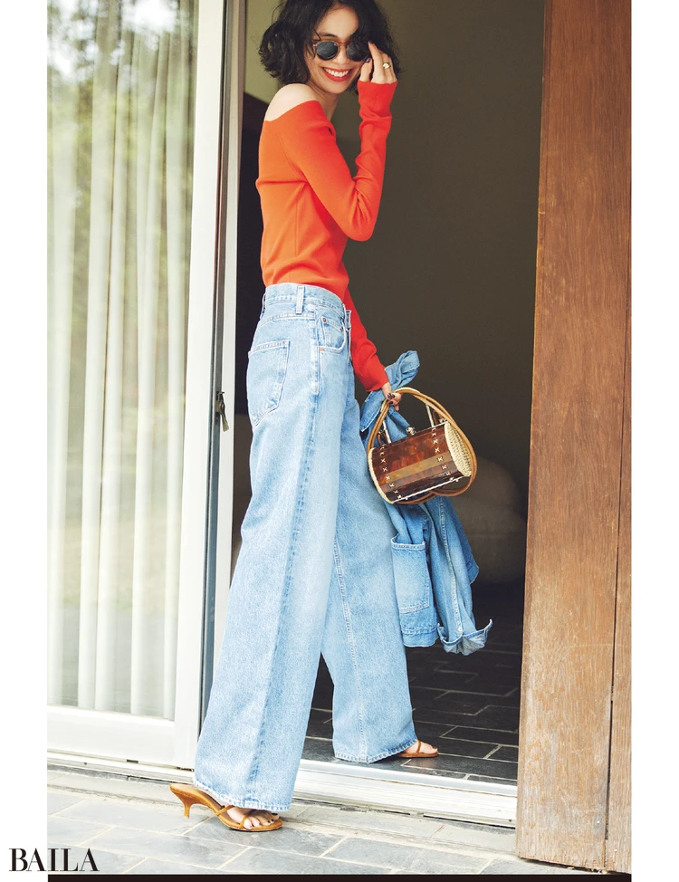 「太めのカーヴィシルエット」を女っぽく