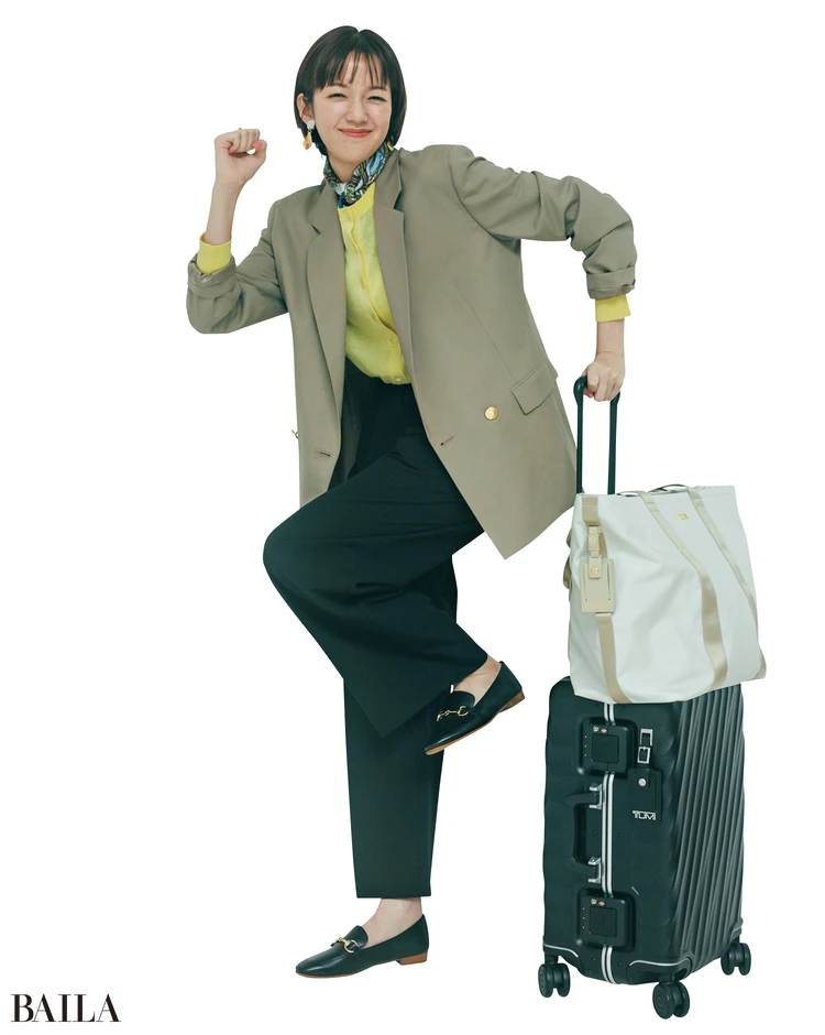 《Day6》ジャケットにカーデで華を足し食品イベントへ。持ち帰り用スーツケースも持参