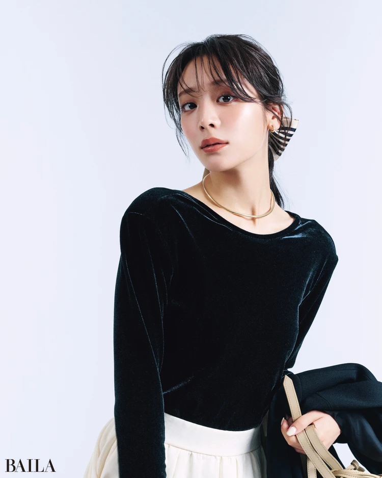 貴島明日香　ベロアトップスコーデ