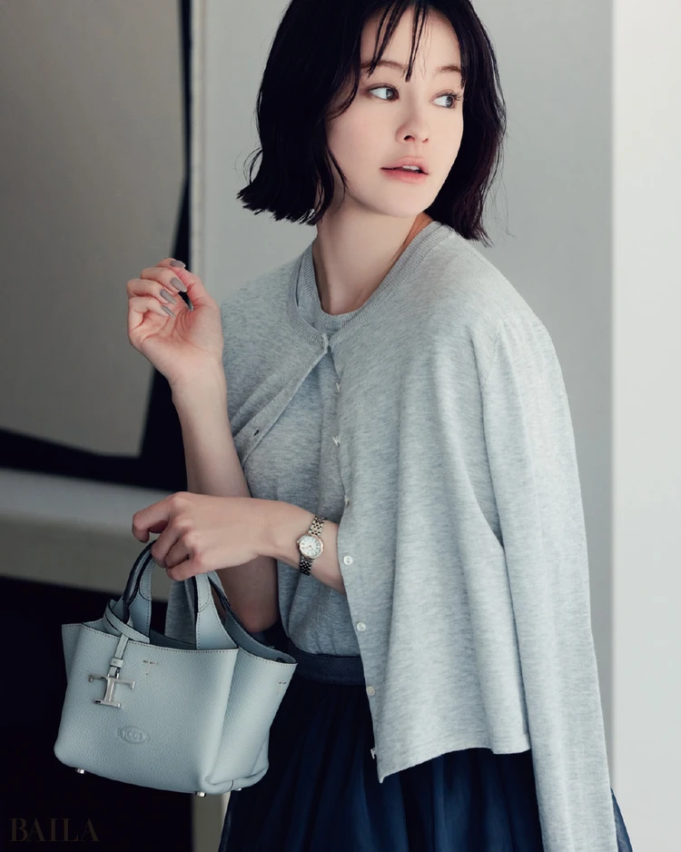 レディなアンサンブルに華奢な腕時計をアクセサリー感覚で【BAILA今日のコーデ】