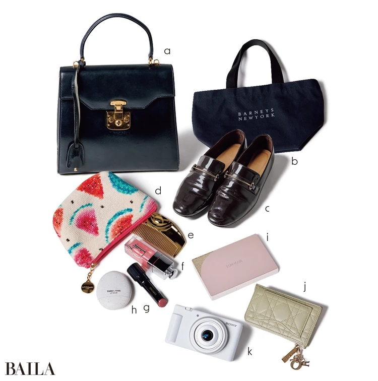 ボレロ￥97 90／ビーフラット（ニアナ）　ワンピース￥22000／アニュアンス