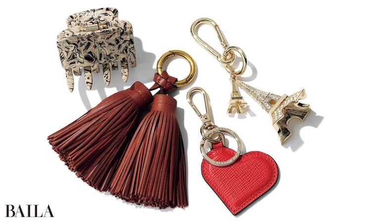 きれいめお仕事バッグには 「上品レザーチャームをベースに」