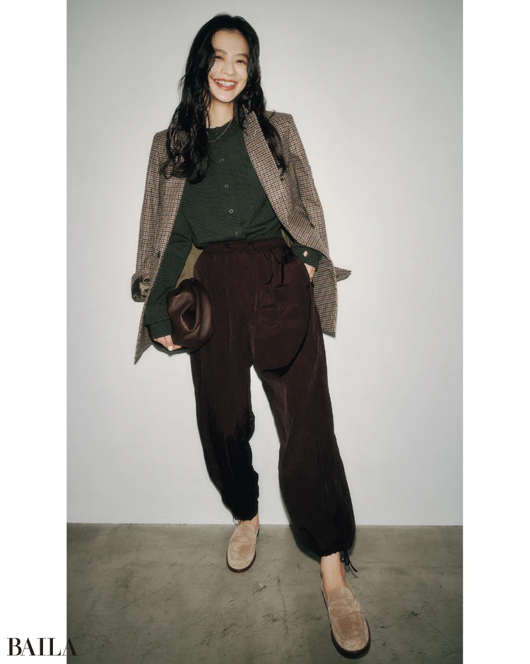 ラフなエッセンスでこなれる一歩先ゆくトラッドスタイル