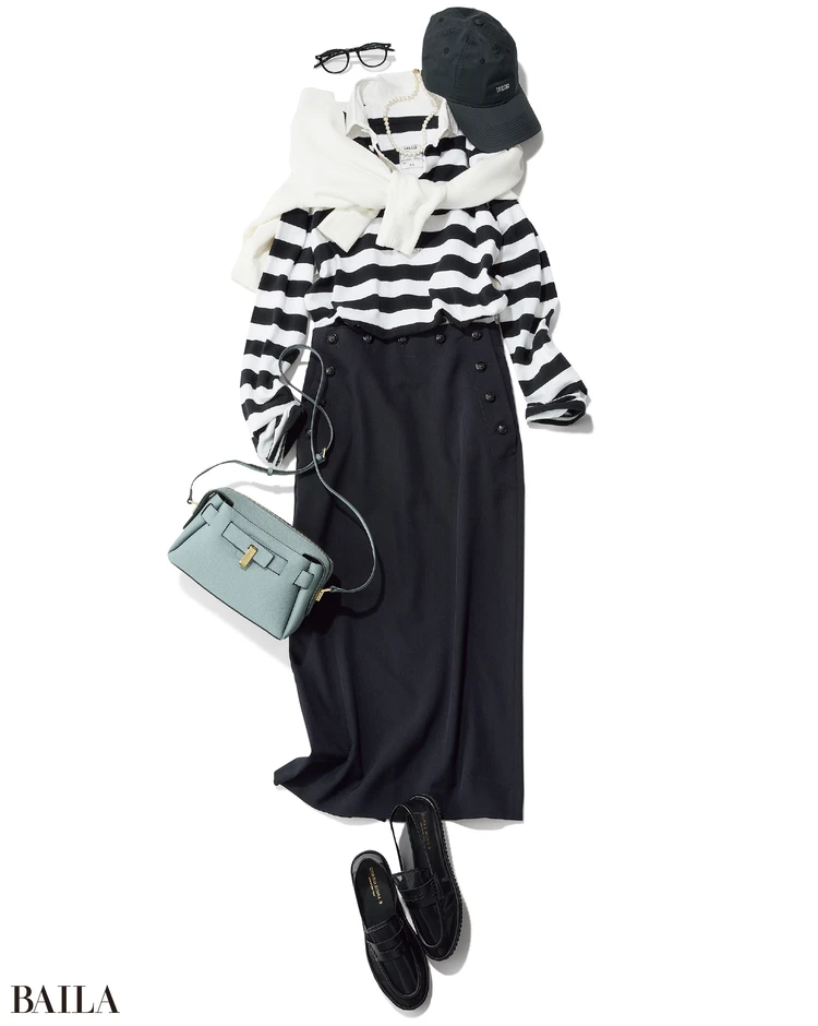 足もとの軽やかさが、モノトーンを春に刷新する