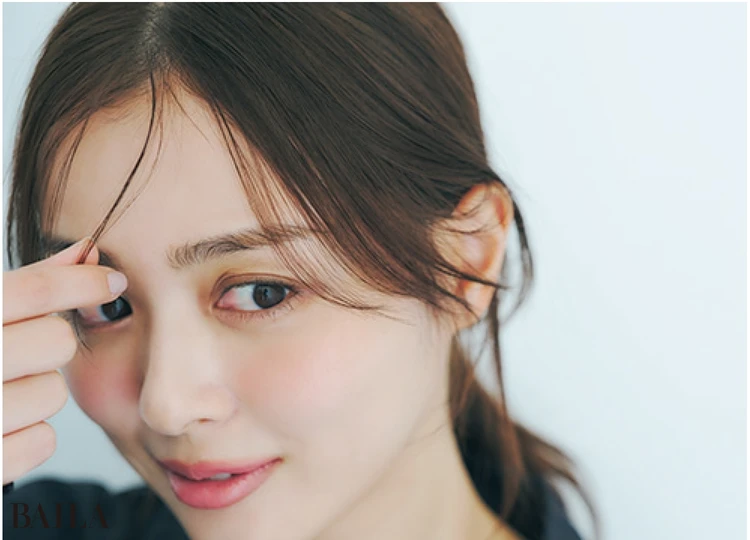 《1》全体をひとつ結びにしたら 前髪にニュアンスをつける