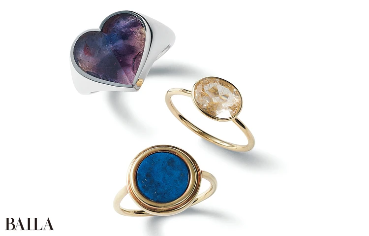 （上）ハートが愛らしい。￥64900／マユ ショールーム（マユ）　（中）光を受けて繊細にきらめく。￥148500／マリハ　（下）神秘的なブルーを効かせて。￥244200／ホワイトオフィス（ジジ）