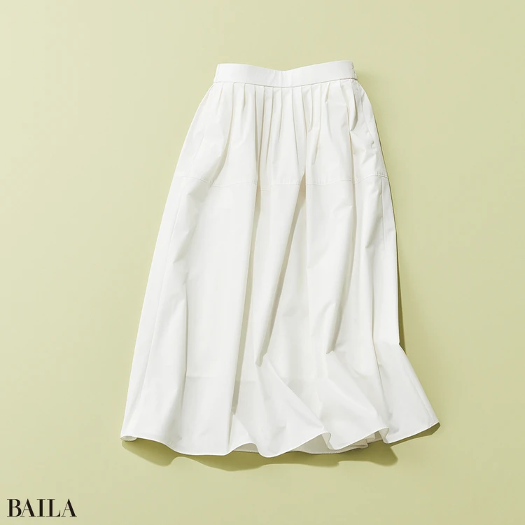 スカート¥8990/アンフィーロ