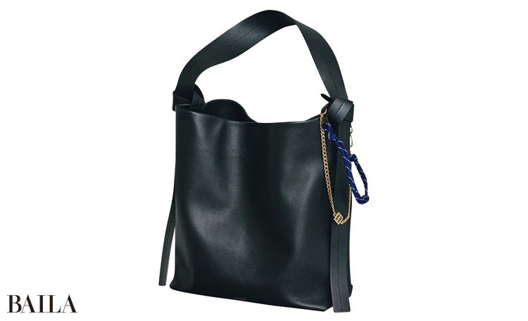 講義も仕事もこれひとつ。機能美が光る相棒トート