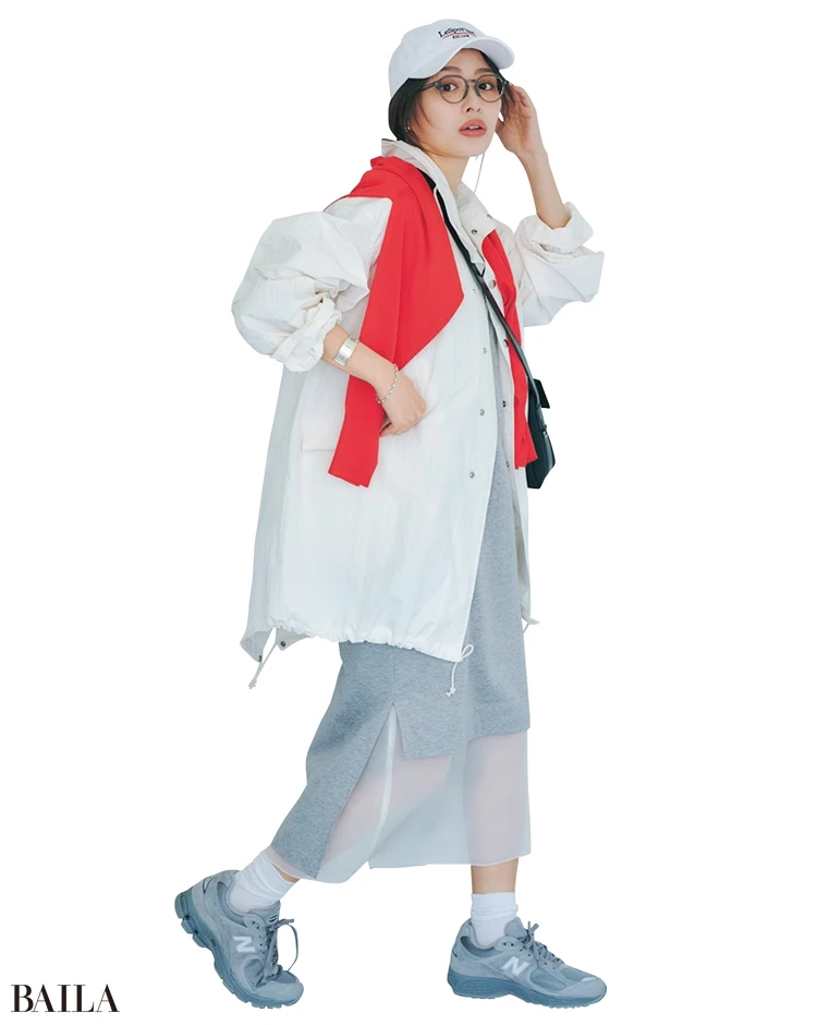 オール白のレフ板効果で全身をトーンアップ！