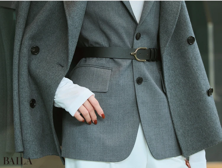 ベルトでウエストマークすれば くびれが生まれキュッと引き締まる!