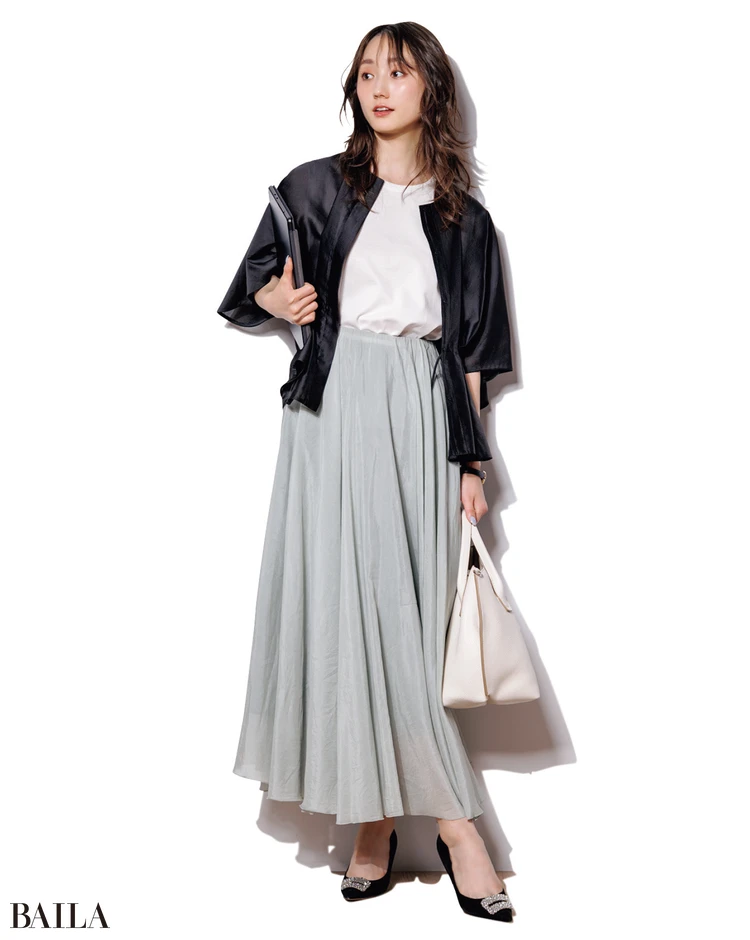 《Day4》後任とMTG。デスクワーク多めの日もフレアスカートならNOストレス!