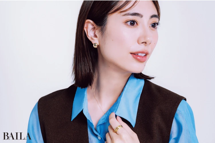 小さめの会場では相手の気が散らないよう揺れるピアスNG!