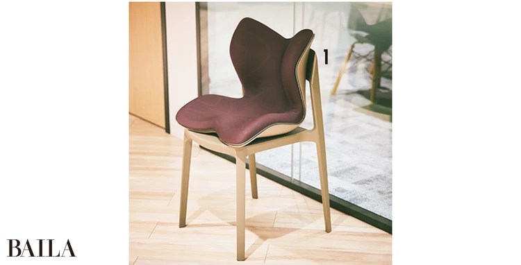 1業務中も正しい姿勢を維持できるよう、会社の椅子には「Style PREMIUMⅡ」をのせて。