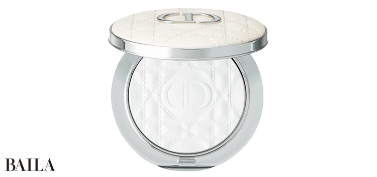 ディオールスキン フォーエヴァー ヌード ラディアント フィルター 00 ￥7810／パルファン・クリスチャン・ディオール