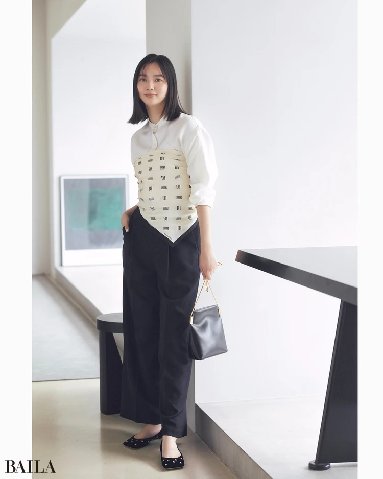 10月17（金）のコーデ　新川優愛　スカーフコーデ