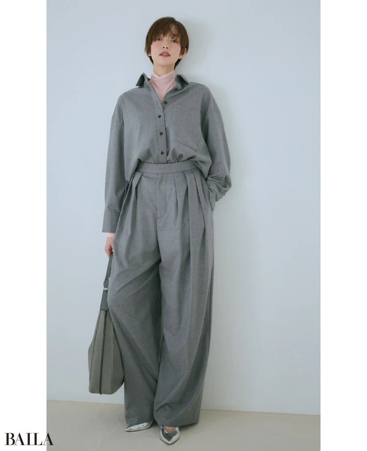 首もと＆袖口にチャーミングなエッセンスをひとさじ