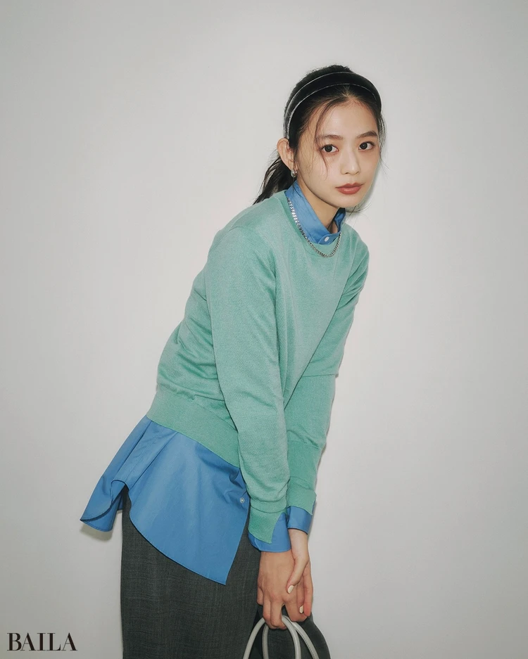 松木育未 ニットコーデ