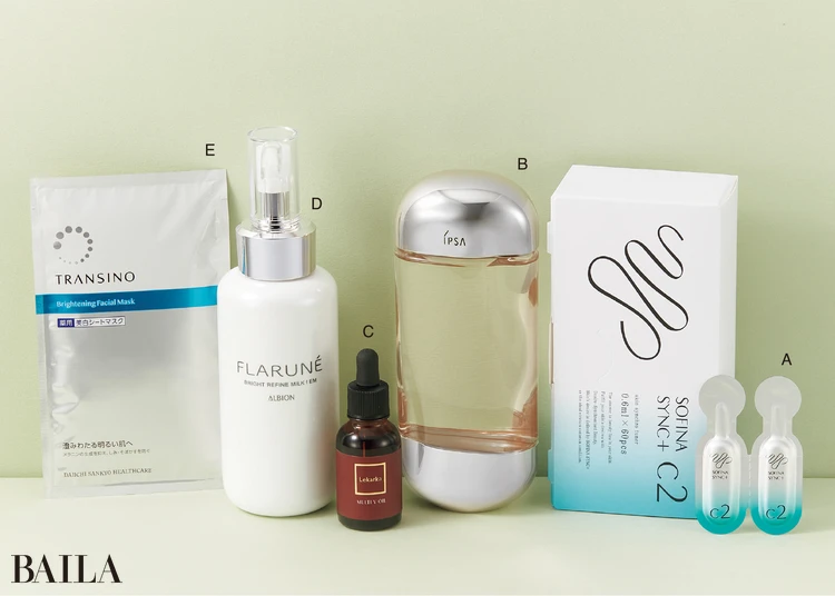 A.FAS ザ ブラック ブライトセラム Ⅱ(医薬部外品) 30㎖ ¥12100/シロク B.ディオール スノー マイクロ インフューズド ローション(医薬部外品) 175㎖ ¥8800/パルファン・クリスチャン・ディオール C.SOFINA iP 薬用 角層トーニングセラム(医薬部外品) 30㎖ ¥6600(編集部調べ)/花王(SOFINA iP) D.エピステーム ニュートラルクリアセラム 50g ¥9900/エピステームコール