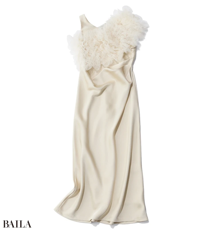 ワンピース（ショールつき）￥26400／ラグナムーン ルミネ新宿（ラグナムーン）