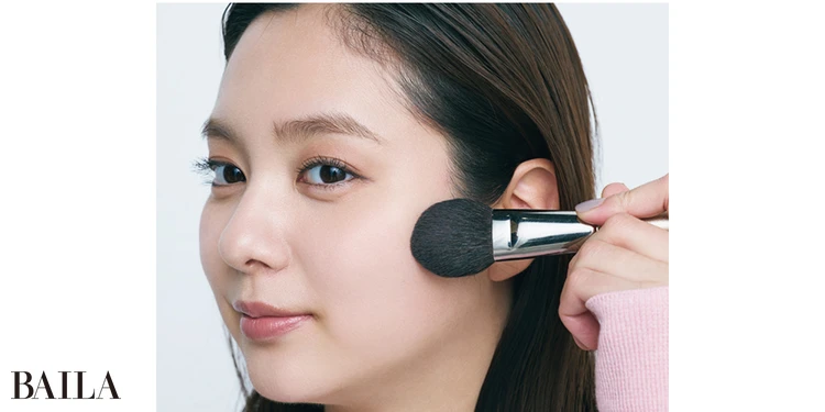 “圧はないのに盛れる”リップ&チークメイクを解説!血色カラーを仕込んで「話しかけやすい先輩」に♡_9