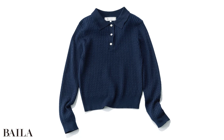 ちくちくしない肌あたりのいいポロニットはコンパクトさが今どき。