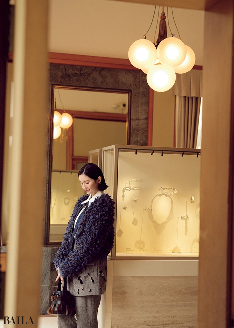 市川紗椰 きらびやかなダ イヤモンドジュエリーは、允子妃殿下の居間に