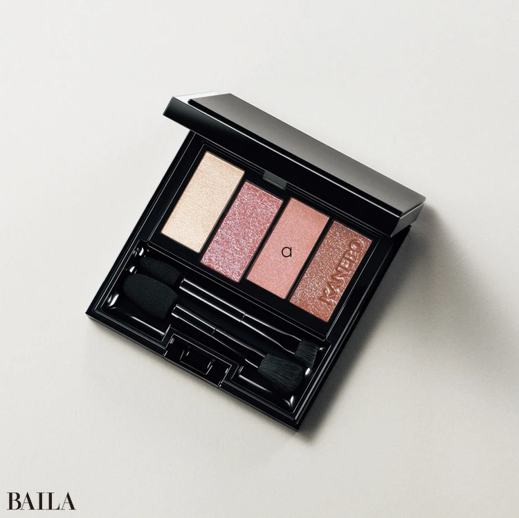 カネボウ カラードシャドウ 06　￥6050（セット価格）／カネボウインターナショナルDiv.