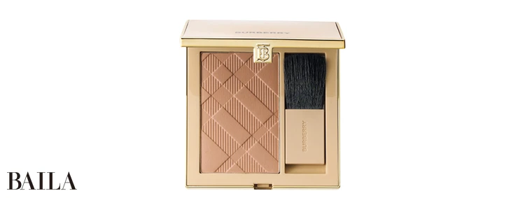 バーバリー アウトドア ブラッシュ 11 ¥7590/コティジャパン(バーバリー ビューティ)