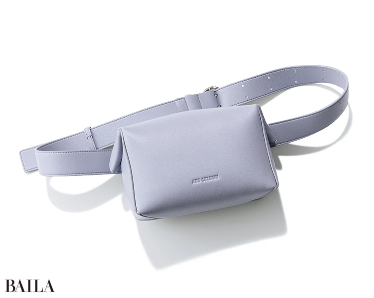 レザーなら、ラフになりすぎず大人見え。（11×18×7）￥18700／アンソロジー（アドカラム）