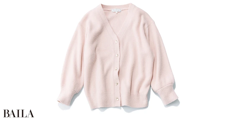 もっちりとしたスフレのような質感のニットカーディガン。