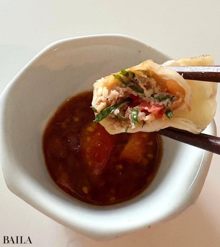 【長谷川あかりのご自愛ごはん vol.56】トマトが主役のヘルシー餃子「トマトとしらす、大葉の夏餃子」_8