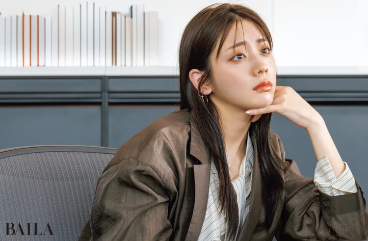 【洒落見えオフィス服着回し】辛口な配色でちょっぴりモードな着こなし6選