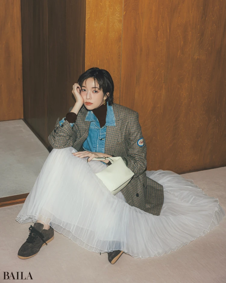 佐藤栞里　ジャケットコーデ