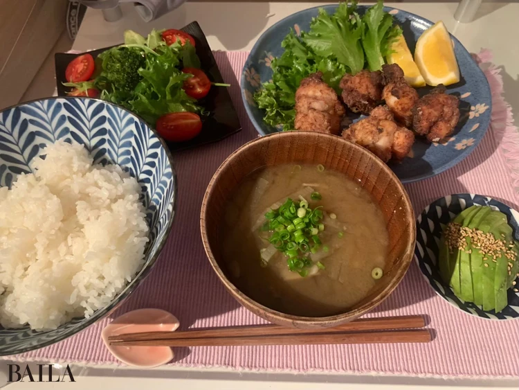 「唐揚げなど、パンチのあるものが食べたくなったときも、醤油麹に鶏肉を漬けておき、衣は米粉で代用すると、ヘルシー且つ、カリッとして美味しくなります。さらに米油で揚げれば、グルテンフリー&罪悪感なしの唐揚げが完成!」(東浦さん)