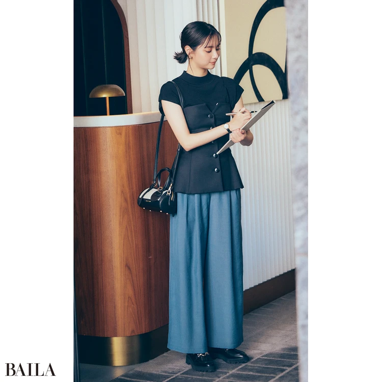 新川優愛 パンツコーデ