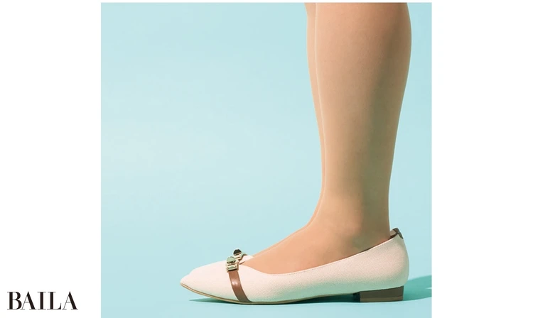 A.ストッキングにクッションつき浅ばき靴下 を重ねばきする