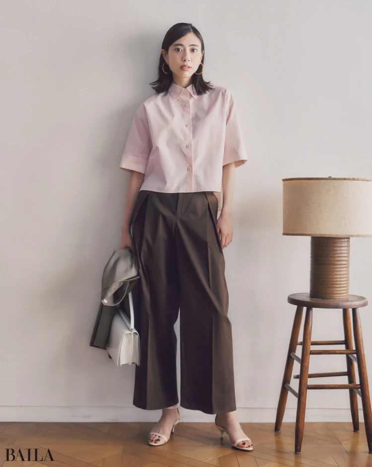 ビターな甘さをかなえてくれる最愛配色を旬の着こなしで堪能