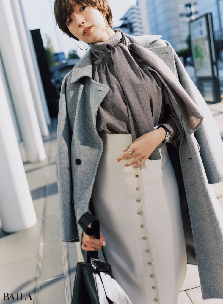 Iラインスカートを受け皿にすっきりスマートに引き寄せる