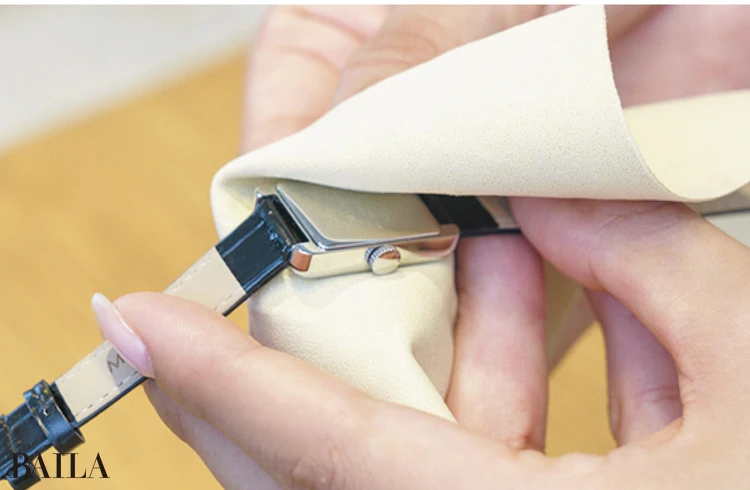 《2》裏面も同様にセーム革で拭く