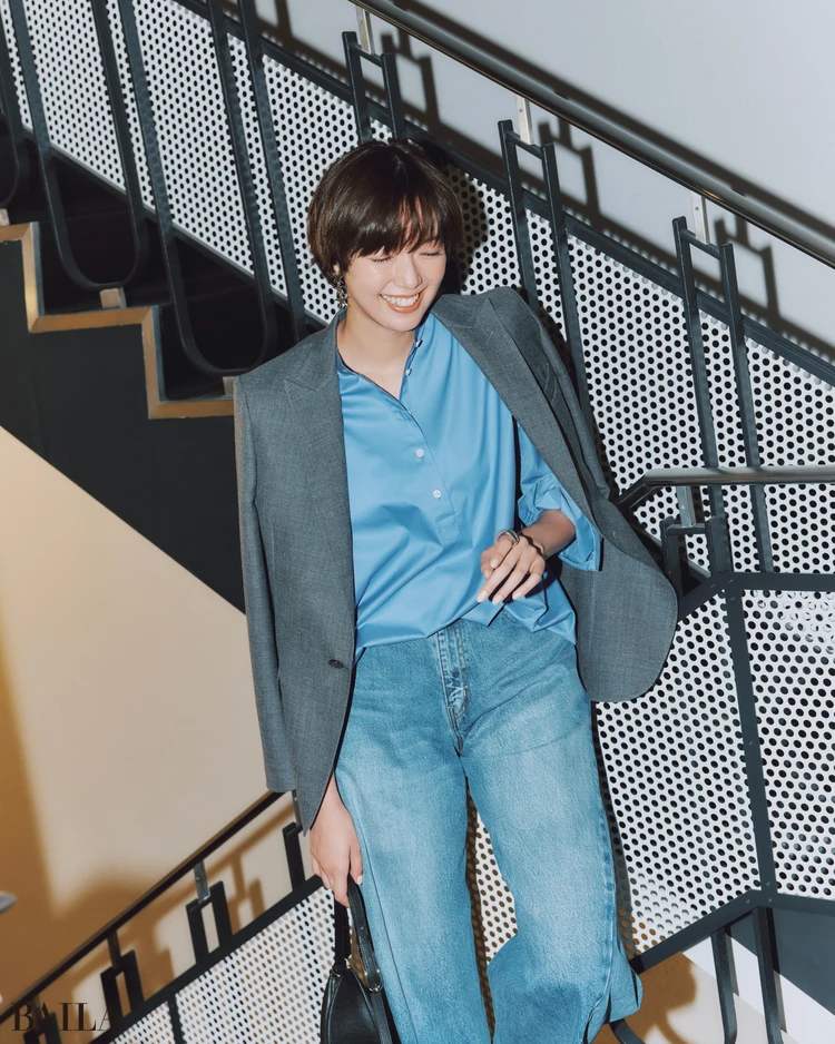 佐藤栞里　シャツコーデ