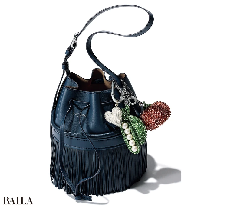 小さめショルダーバッグには「大きさより＂キラキラ＂勝負！」