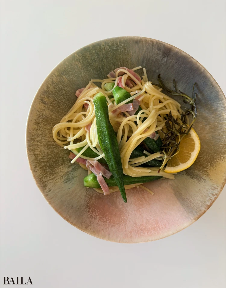 長谷川あかり　レシピ　とろけるオクラのワンパンパスタ　完成写真