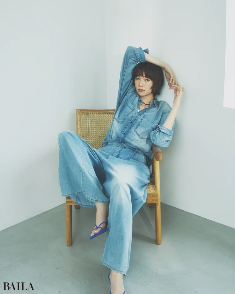 佐藤栞里　デニムコーデ