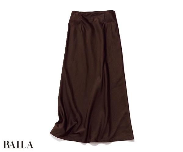 6 今季トレンドのブラウンを投入。どんなトップスも今っぽいバランスに引き 上げる。スカート￥17600／マイストラーダ プレスルーム（マイストラーダ）