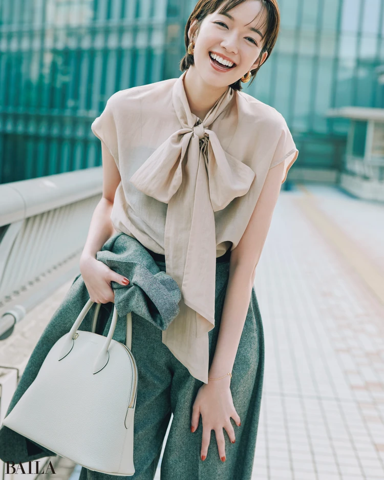 7月27日（月）のコーデ　佐藤栞里　ブラウスコーデ