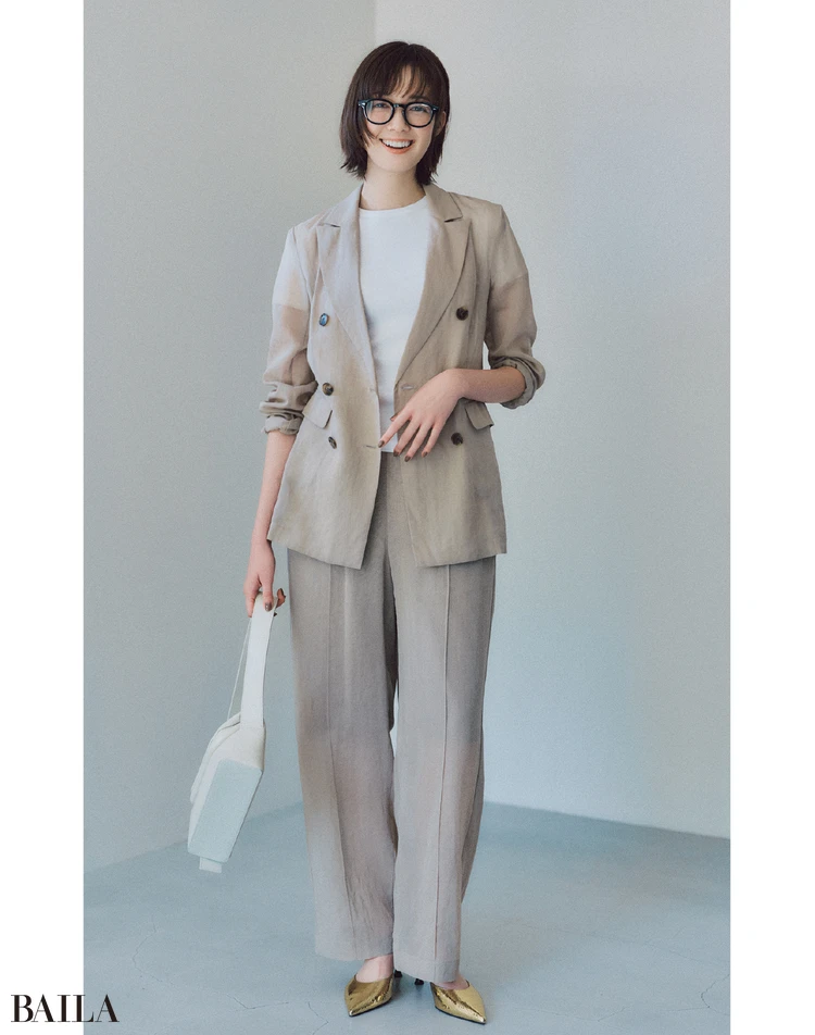 お仕事中はきちんと着用して袖まくり