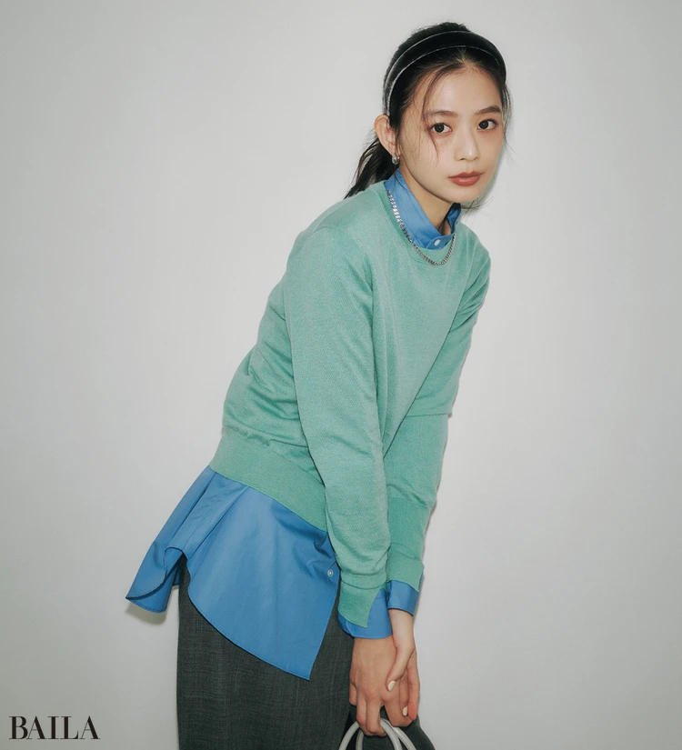 インテリジェントな空気感のまま洒落る寒色同士のペアリング