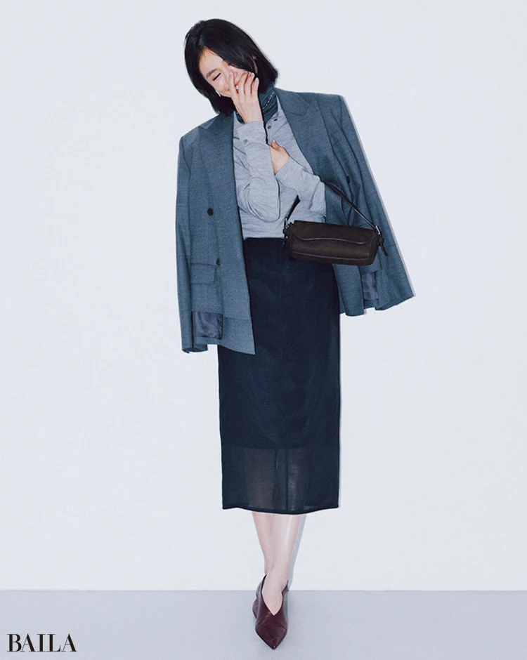 透けとレイヤードで変化球を加えた洒落感コンサバ