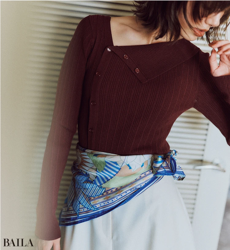 ベルト代わりの一巻きが リズミカルなこなれ見えを後押し