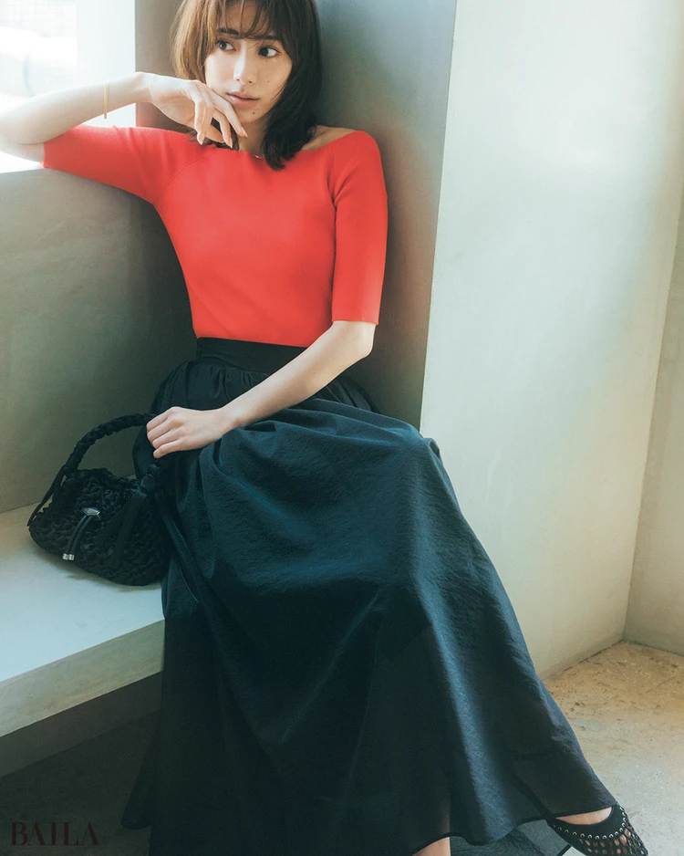 土屋巴瑞季　カラートップスコーデ